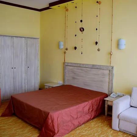 Отель Brigantina